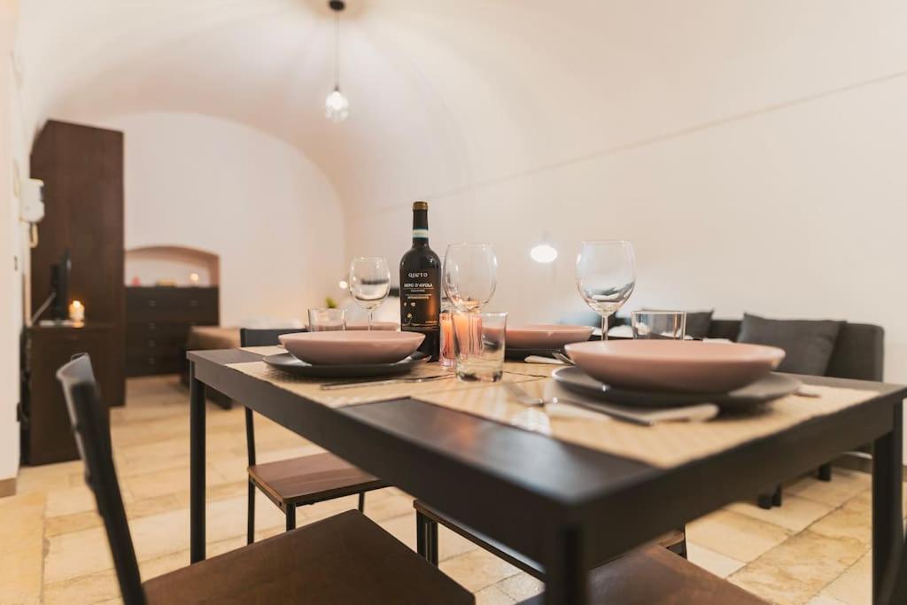 Trani -Suite ❉Marmor - Elegante Casa Storica ❉ ภายนอก รูปภาพ