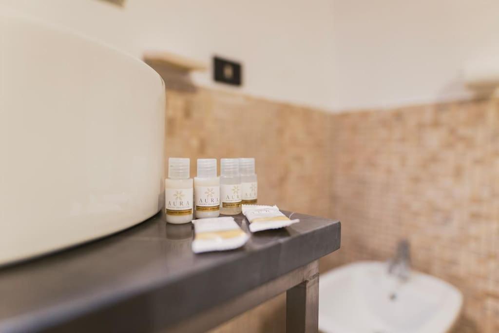 Trani -Suite ❉Marmor - Elegante Casa Storica ❉ ภายนอก รูปภาพ