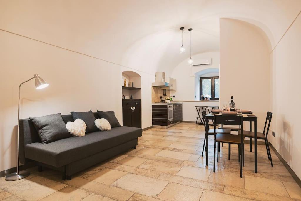 Trani -Suite ❉Marmor - Elegante Casa Storica ❉ ภายนอก รูปภาพ